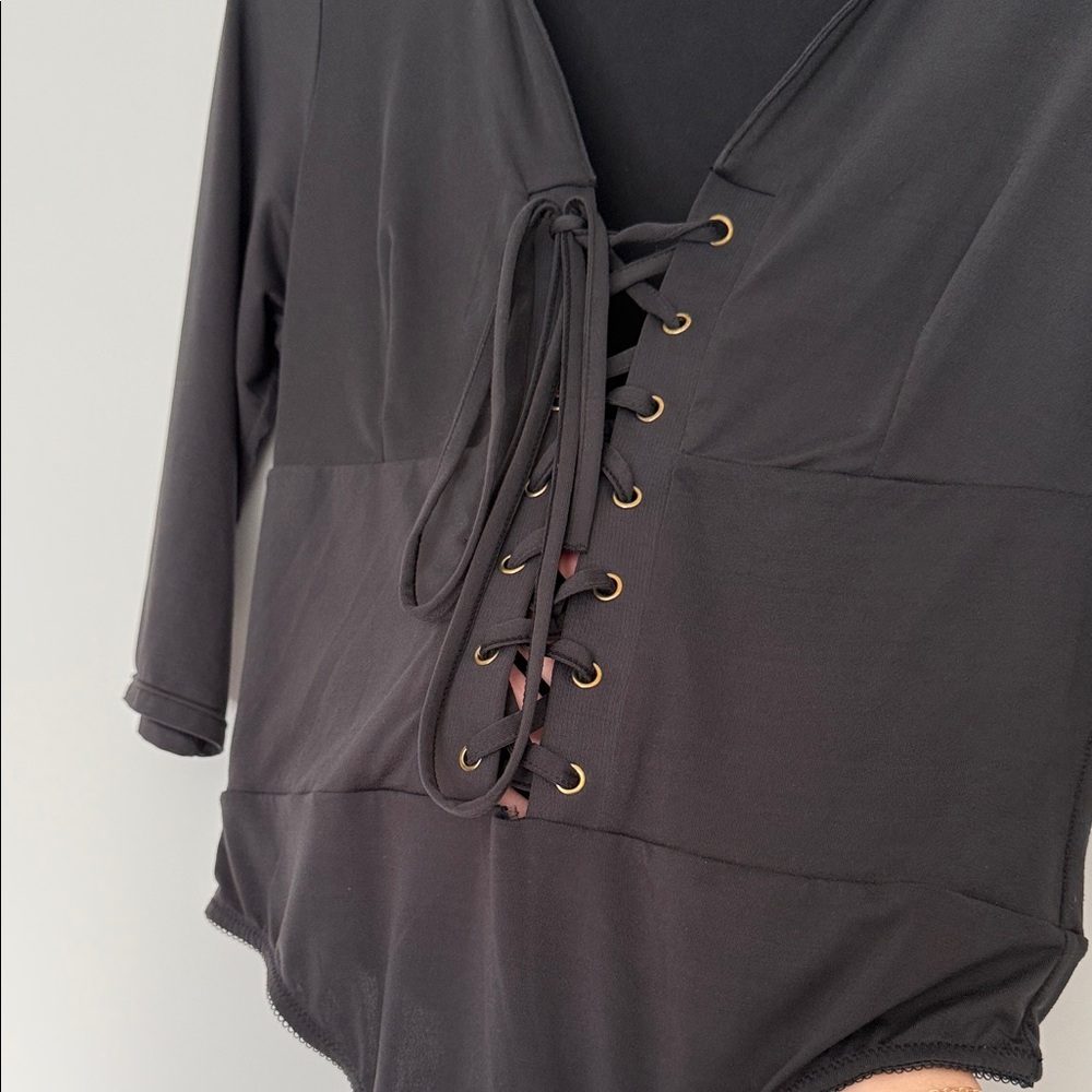 Black Lace-Up Bodysuit - Picture 6 of 7